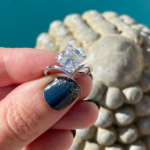 2.5ct Asscher Chevron Ring - Silver with Rhodium Platinum - Picture 5 of 8